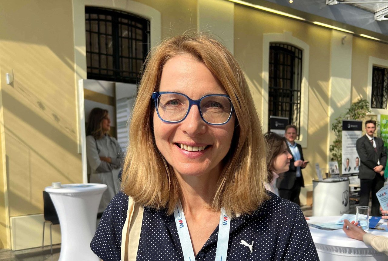 Ein Porträt einer Ärztin.