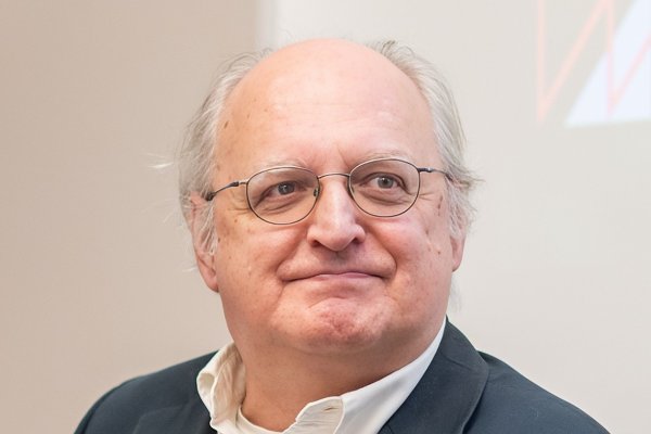 Jan Pazourek, Büroleiter des Dachverbands der Sozialversicherungsträger, sieht zur Seite.